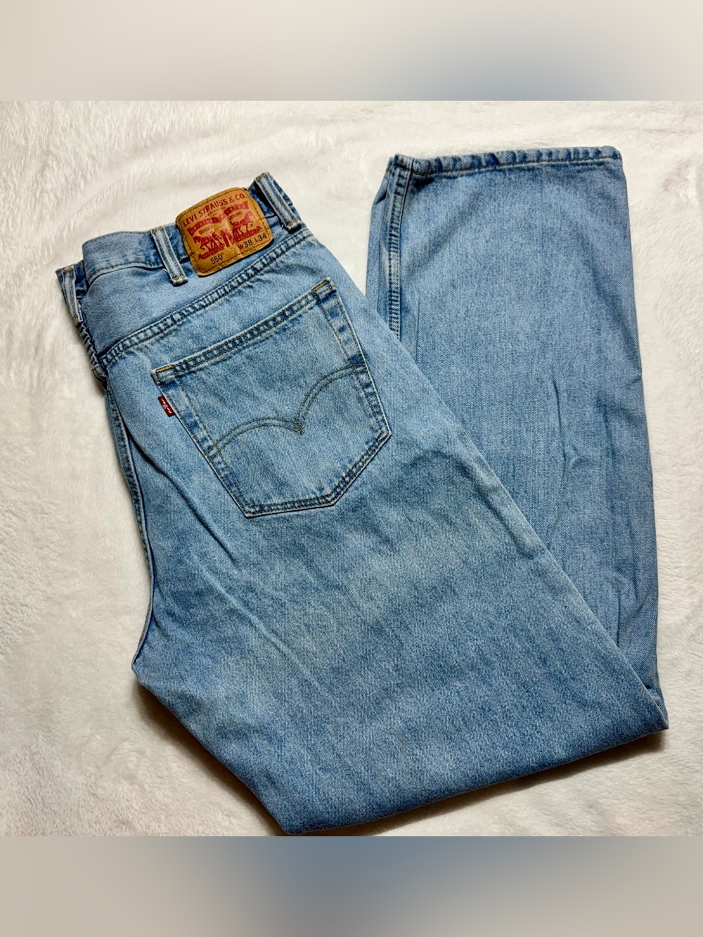 550 Levi's Men's Blue Light Wash Denim Tapered Relaxed Fit Jeans